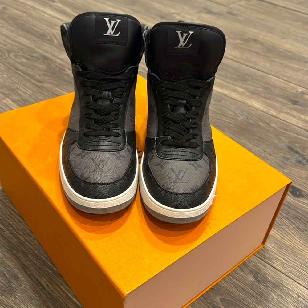 Louie Vuitton Rivoli Sneakers